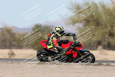 media/Dec-01-2025-Moto Forza (Mon) [[2daa91e15f]]/2-Intermediate Group/Session 3 (Turn 7 Inside Pans)/